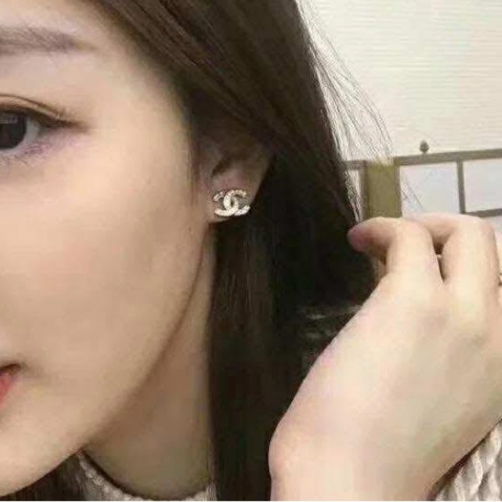 CHANEL CLASSIC MINI CC STUD EARRINGS - Picture 4 of 4